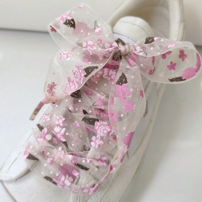 CHERRY LACES – tkaničky se vzorem třešňového květu - světlé - 120 cm