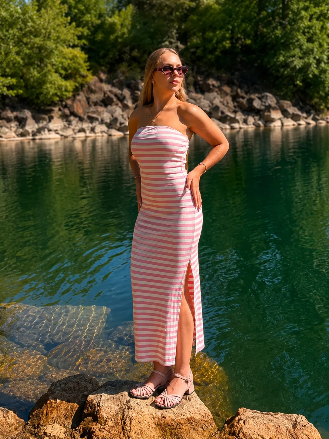 SUMMER - pruhované šaty, jahodová - velikost sedne od S do M