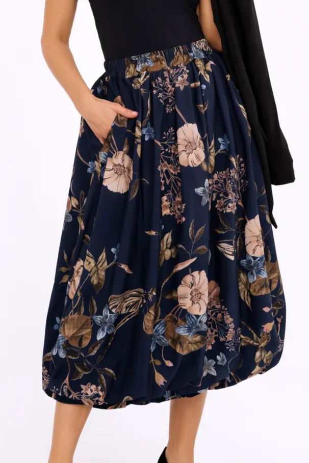 Sukně BEATRIX - tmavě modrá s květy, velikost sedne do L