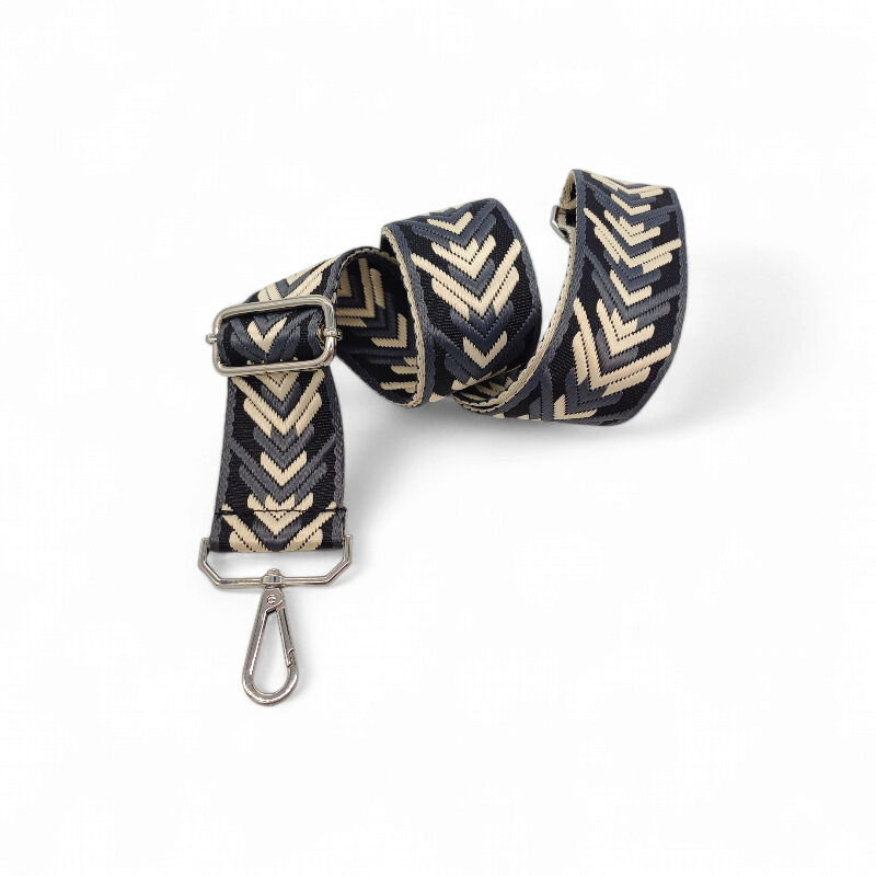 Popruh na kabelku/ledvinu s černobílým chevronovým vzorem