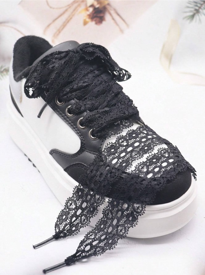 LACE LACES – černé krajkové tkaničky do bot - 120 cm