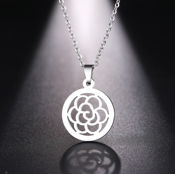 Náhrdelník Debbie Květinová - chirurgická ocel