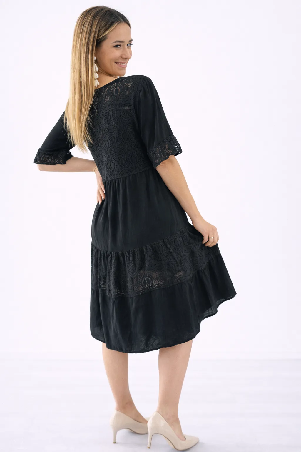 Caorle - krajkové šaty - černé, sednou od velikosti M do XL 