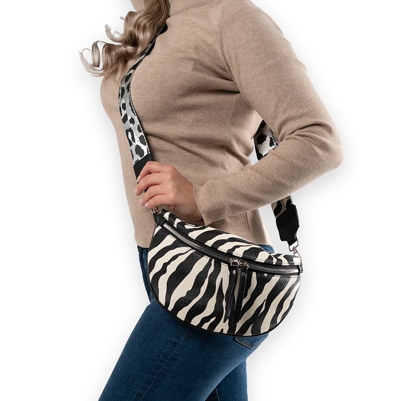 ZOE - crossbody ledvinka s potiskem zebry