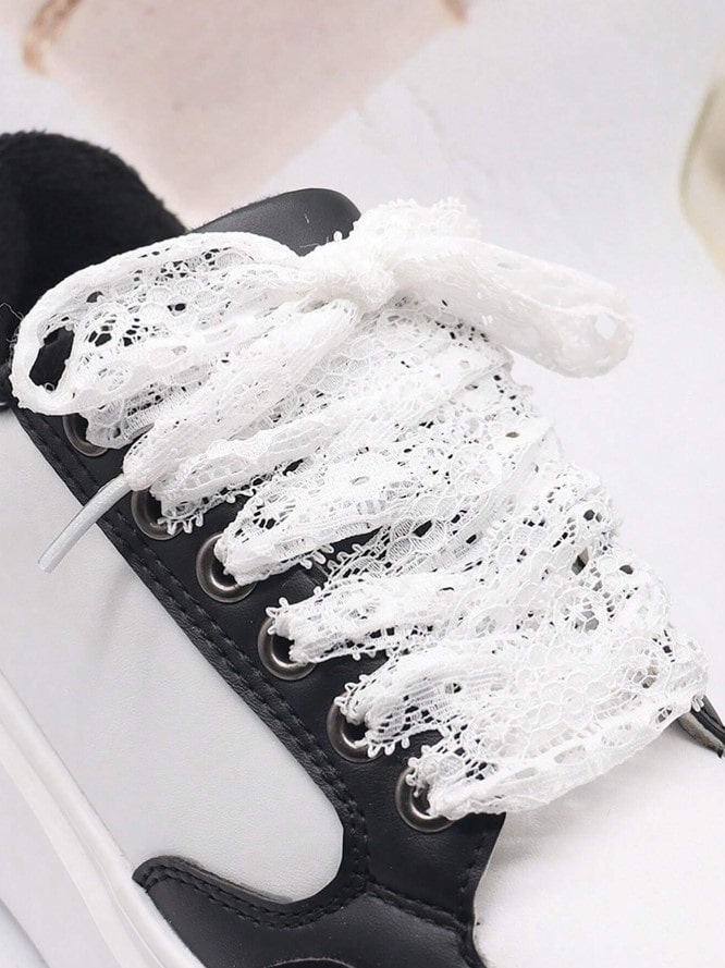 LACE LACES – bílé krajkové tkaničky do bot - 120 cm