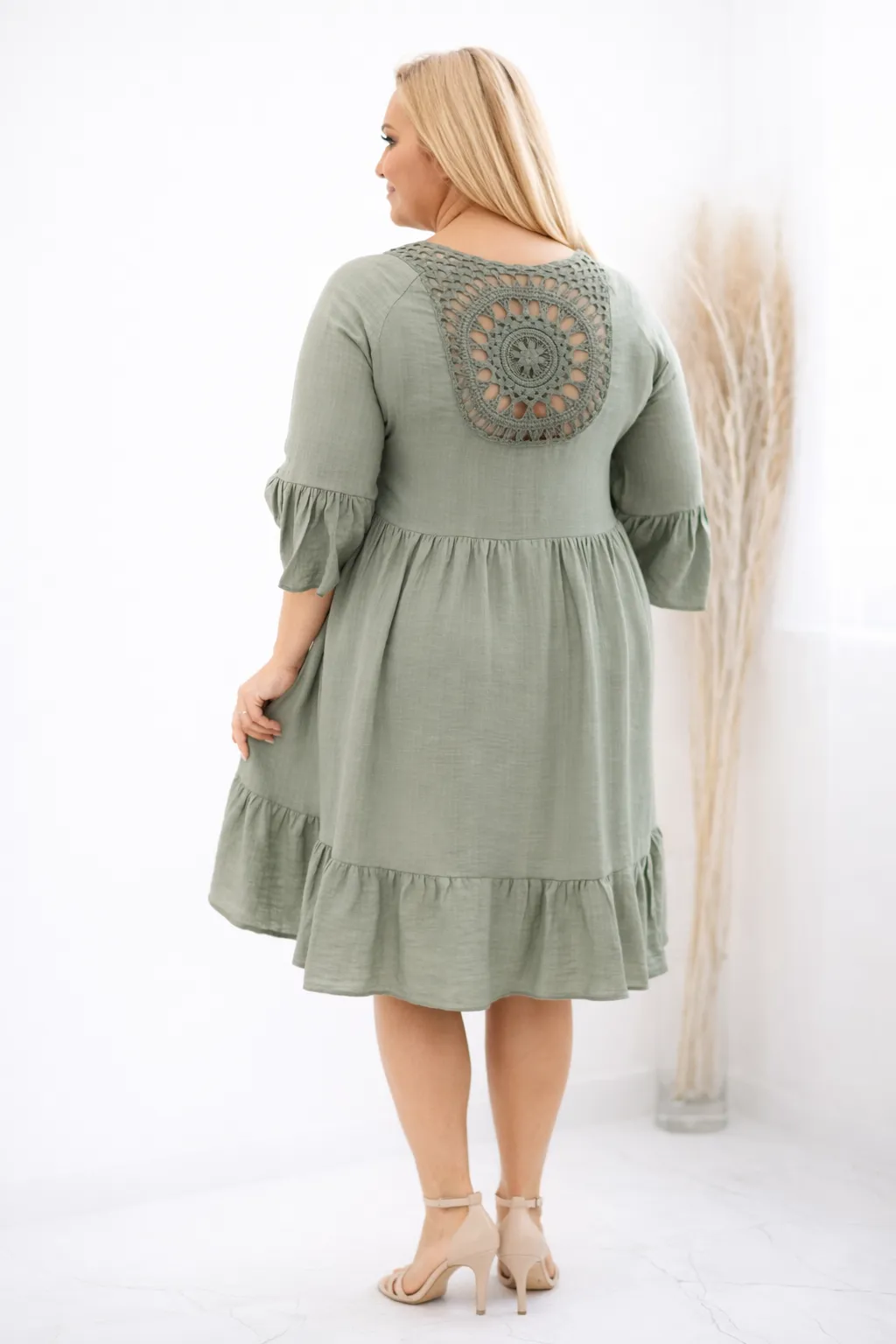GIOVANNA - PLUS SIZE šaty s ažurovou výšivkou - šalvějová, velikost sedne do velikosti 46