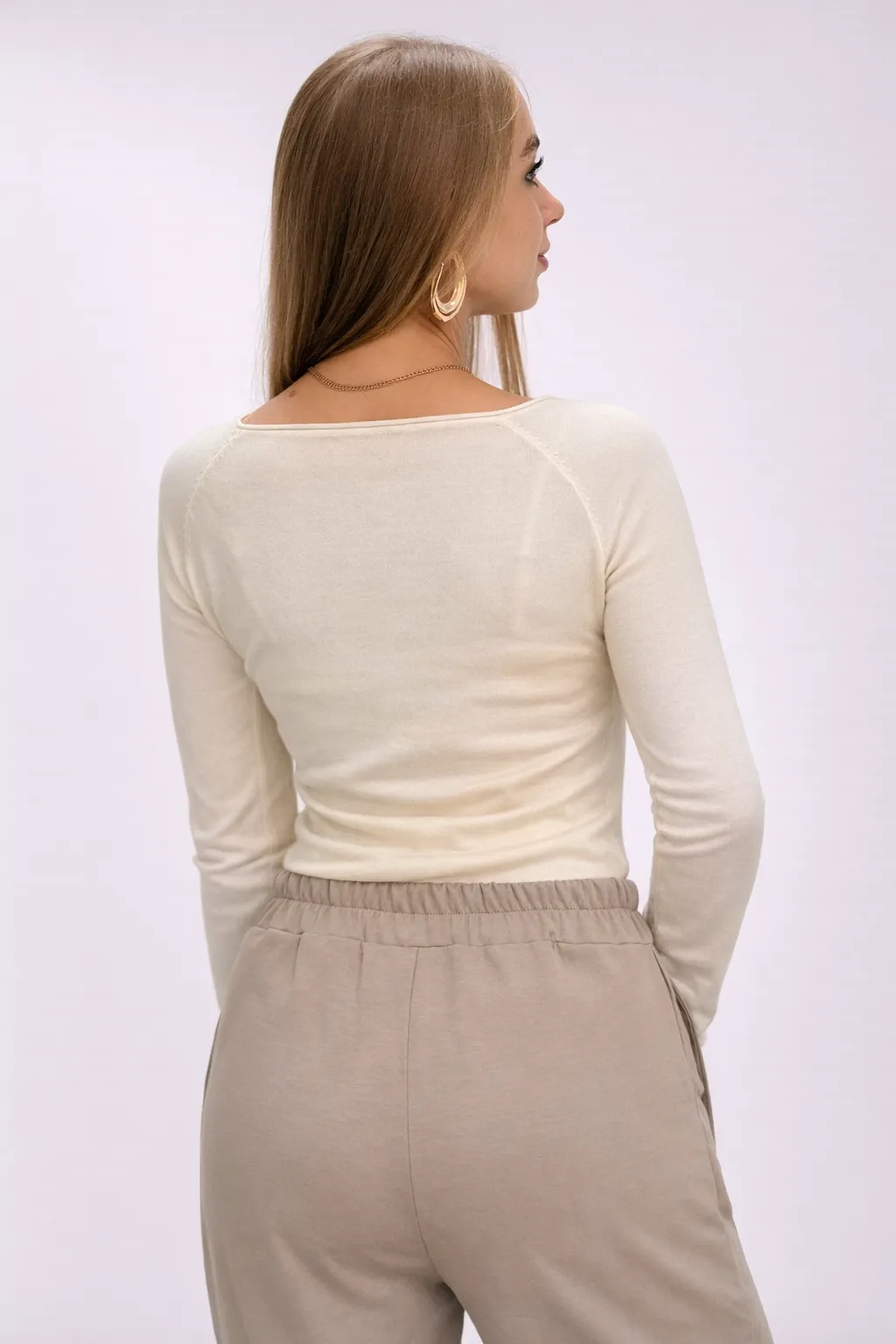 VIBE - basic svetřík - smetanová - větší velikost