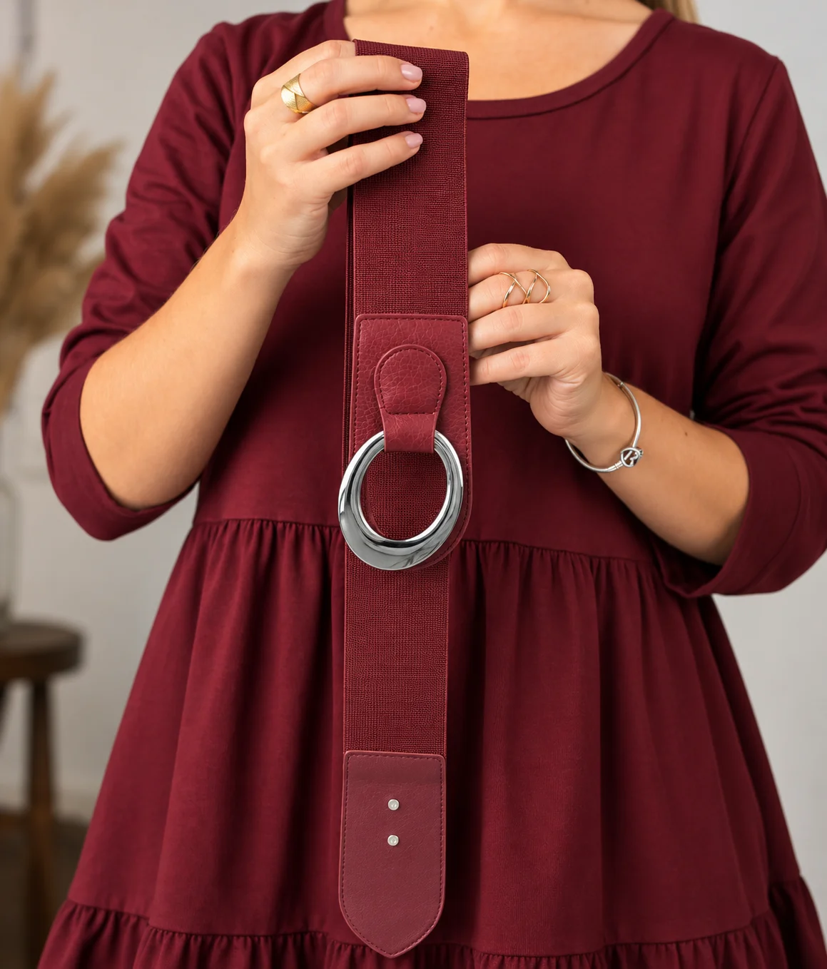 LARA - PLUS SIZE pružný pásek se stříbrnou sponou - burgundy, velikost 83-123 cm