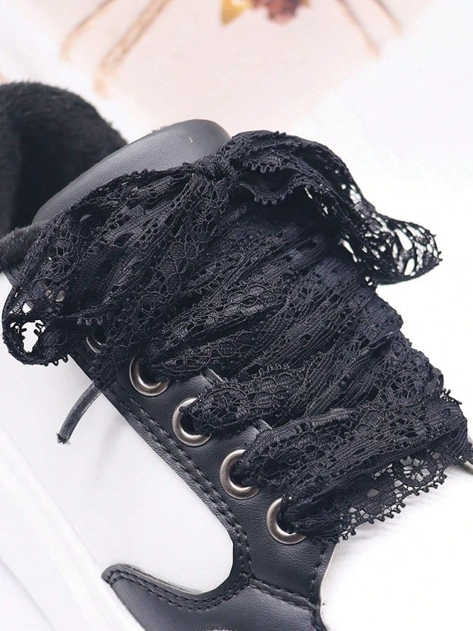 LACE LACES – černé krajkové tkaničky do bot - 120 cm