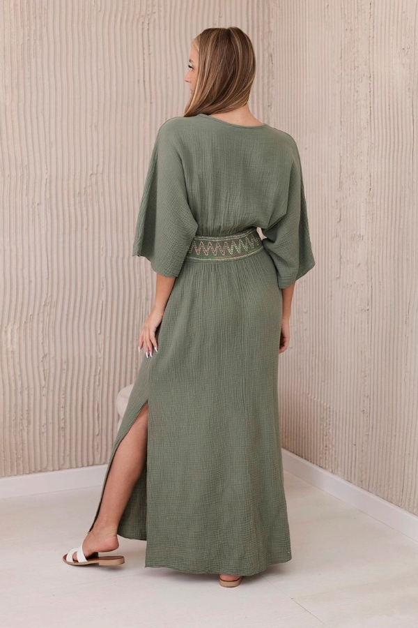 MELANIE - mušelínové šaty s výšivkou v pase, khaki, sednou od velikosti S do L