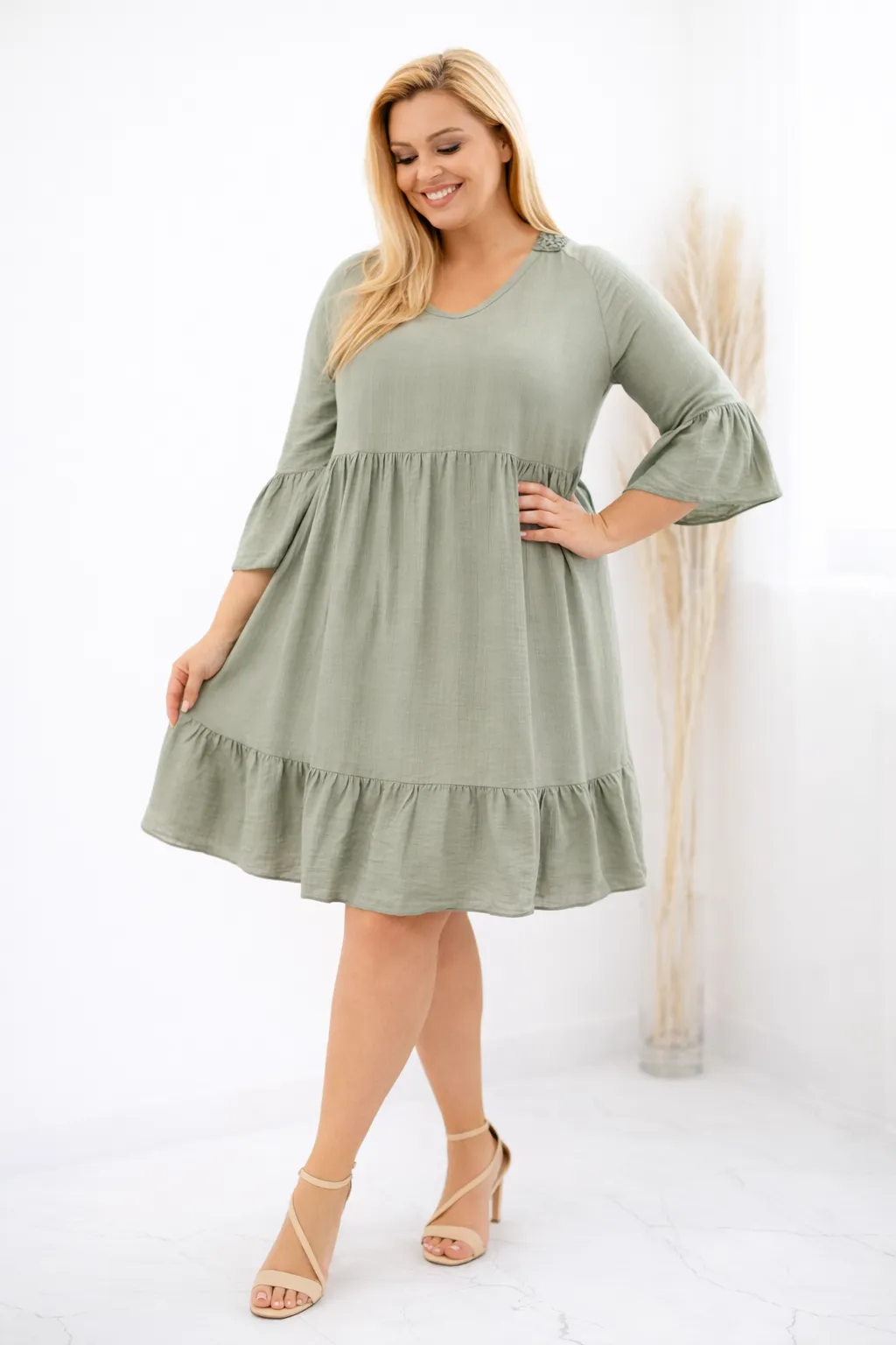 GIOVANNA - PLUS SIZE šaty s ažurovou výšivkou - šalvějová, velikost sedne do velikosti 46