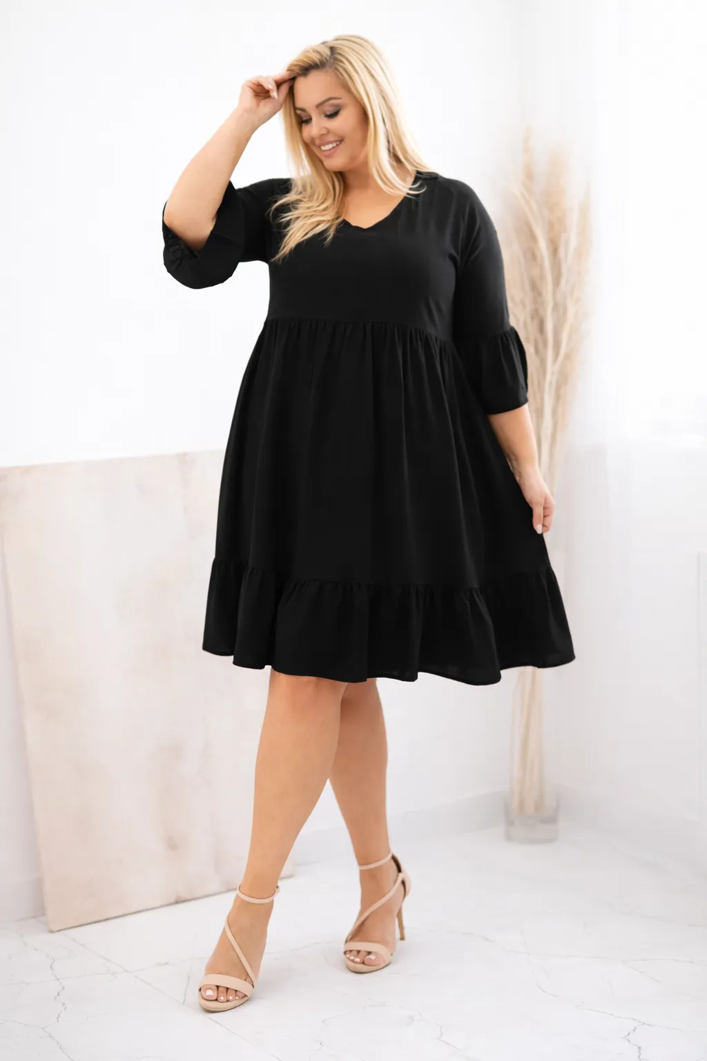 GIOVANNA - PLUS SIZE šaty s ažurovou výšivkou - černá, velikost sedne do velikosti 46