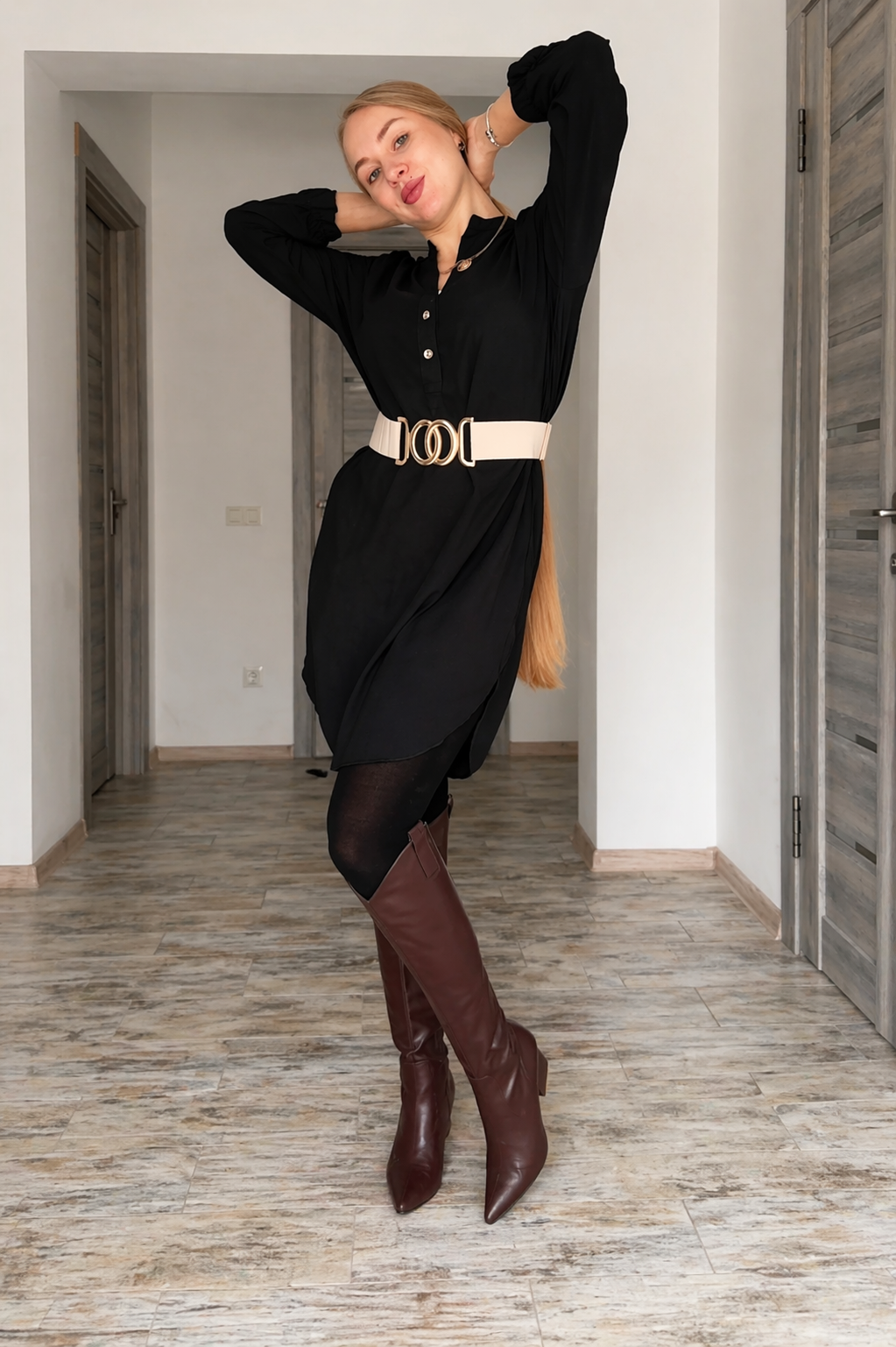 VIA - pružný pásek béžový se zlatou sponou, velikost 70-110 cm