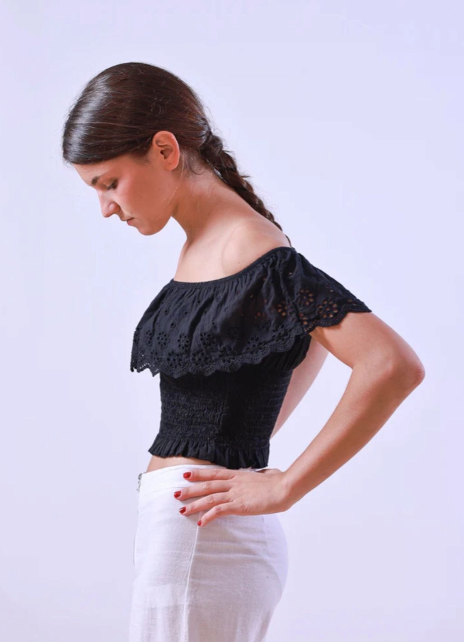 Ažurový crop top Noemi - černá, velikost sedne od S do XL
